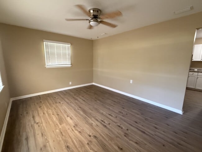 Building Photo - 5955 Windy Hill Cir S