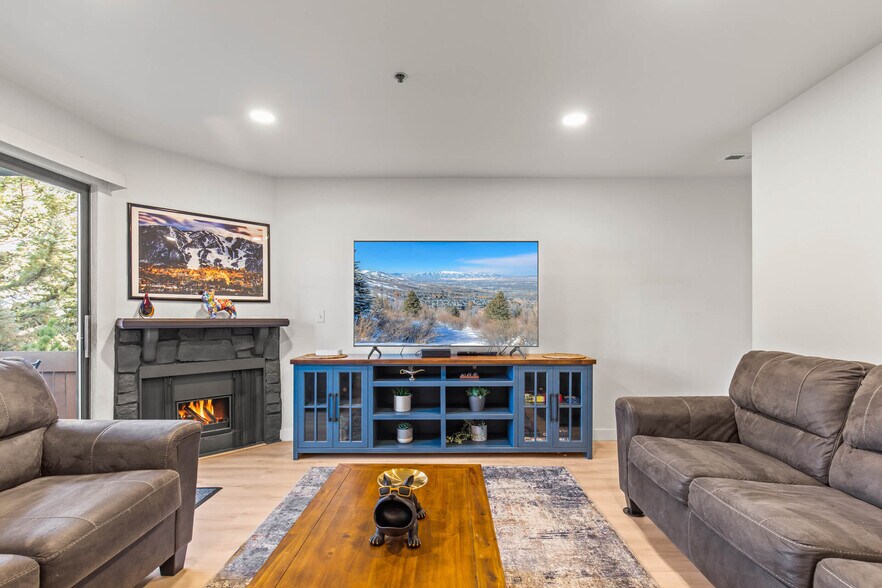 Building Photo - 6851 N 2200 W