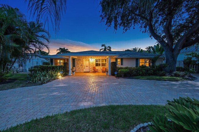 Building Photo - 129 Alhambra Pl