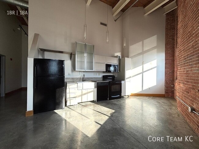 Building Photo - 382 W 22nd St