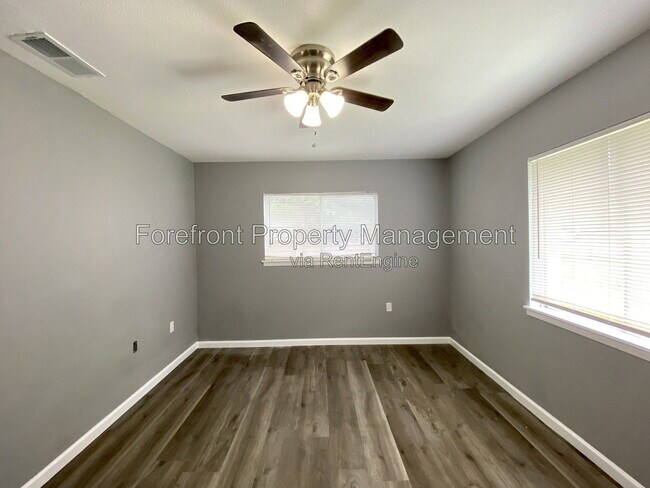 Building Photo - 4331 Avenida Prima St