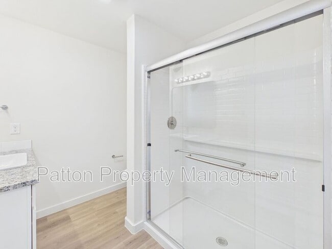 Building Photo - 3007 Farmyard Dr