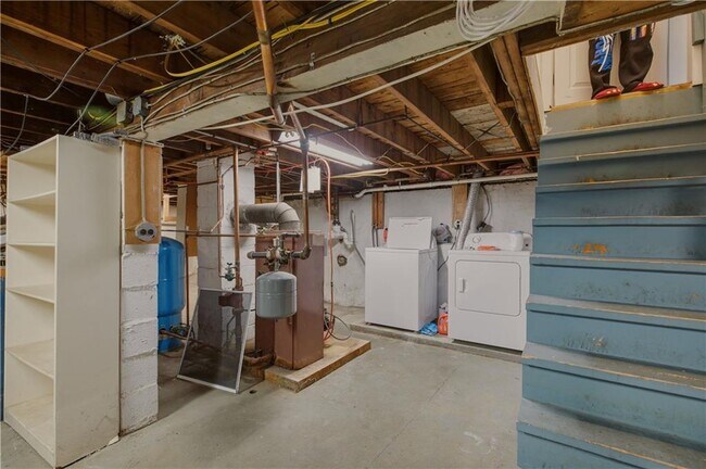 Building Photo - 117 Camp Ave
