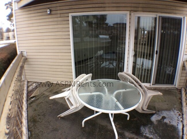 Building Photo - 1 bed, 1 bath, pool