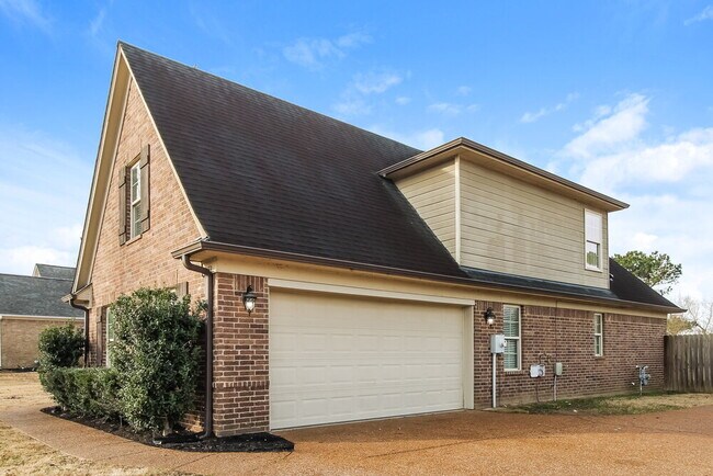 Building Photo - 7459 Aylesbury Ln