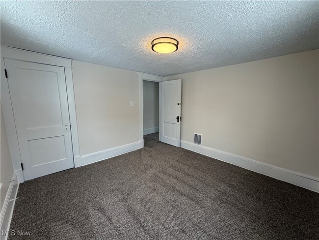 Building Photo - 443 S Union Ave