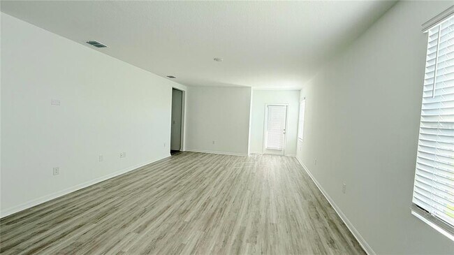 Building Photo - 2986 Waterlily Wy