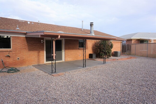 Building Photo - 3 bedroom home