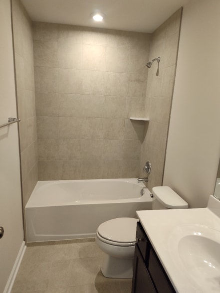 Building Photo - 409 Willowshire Ct