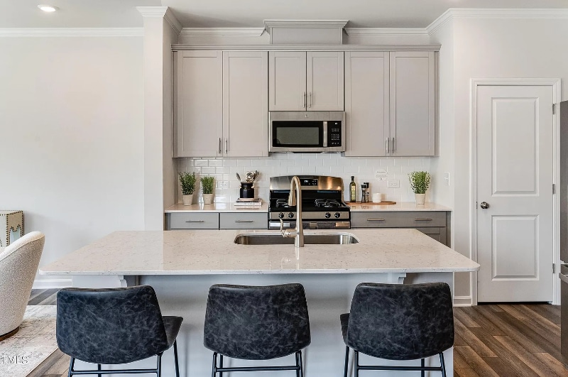 Building Photo - 269 Paramount Dr