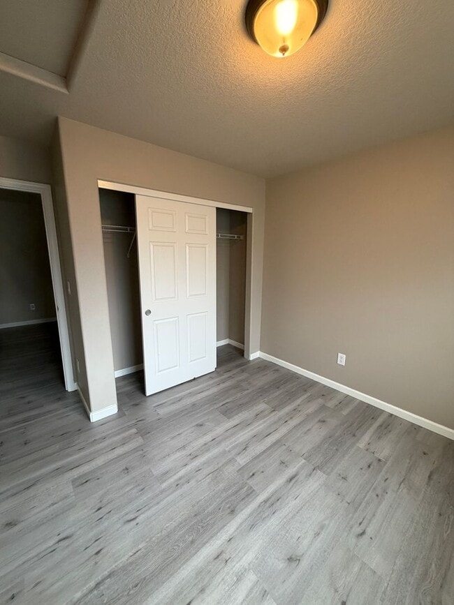 Building Photo - 6108 NE 84th Ave