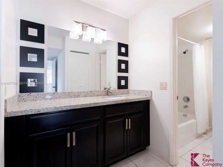 Building Photo - 357 Lakeview Dr