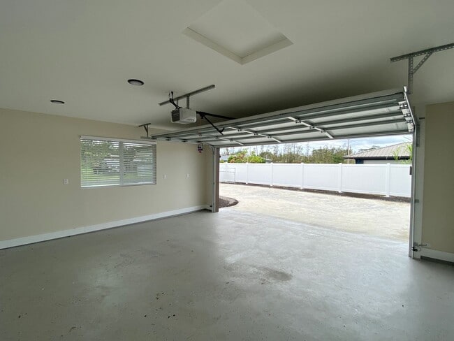 Building Photo - Move-In Ready 3-Bed, 2-Bath Home in Ainaloa – AC, Garage & Wi-Fi Included