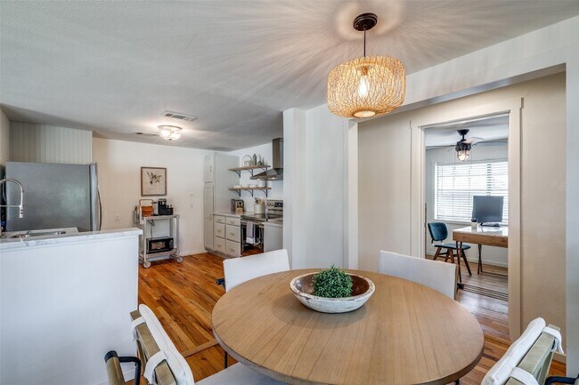 Building Photo - 5415 Dartmouth Ave