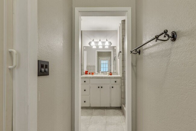 Building Photo - 3002 Stardust Dr