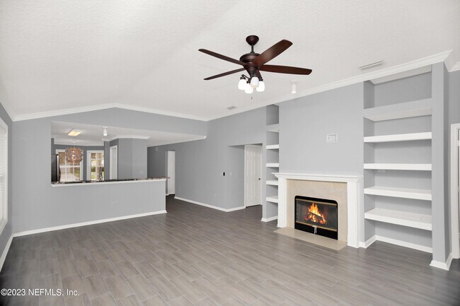 Building Photo - 757 MacKenzie Cir