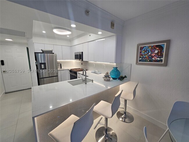 Building Photo - 2501 S Ocean Dr