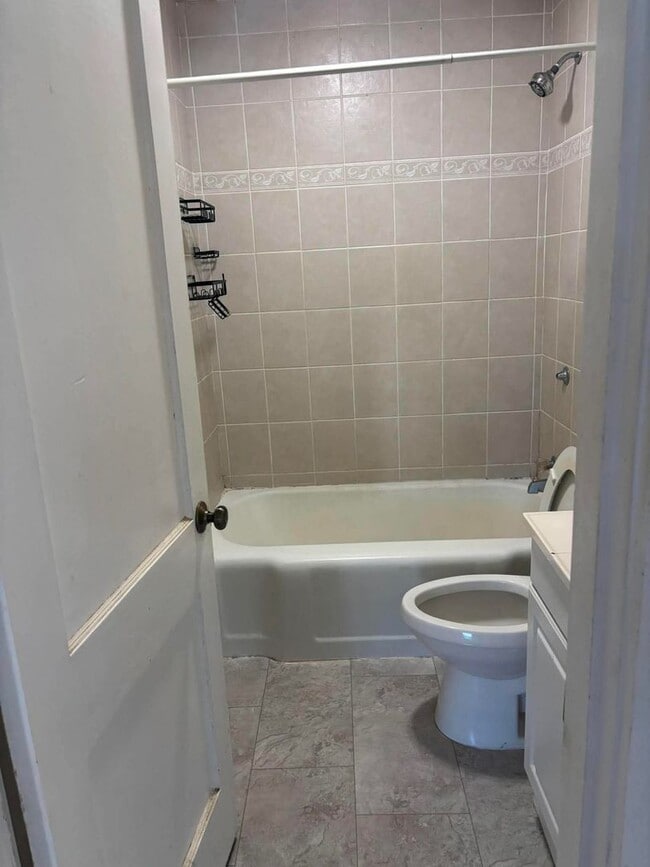 Building Photo - 3 bed 1 bath