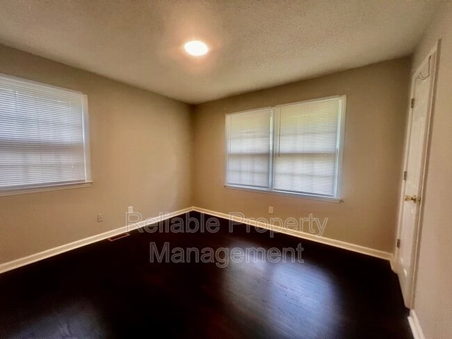 Building Photo - 511 Buck Branch Dr