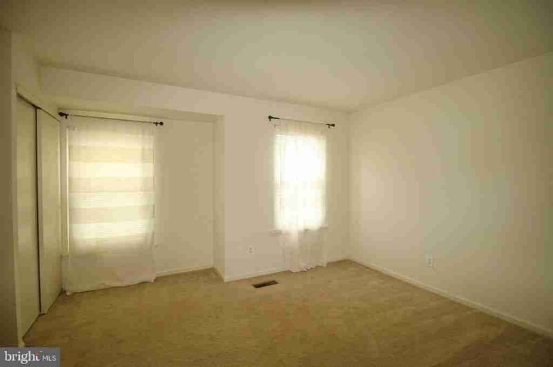 Building Photo - 38 Barclay Ct