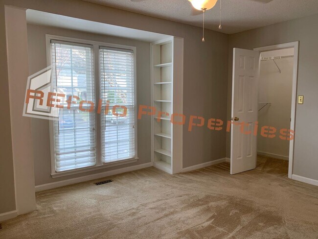 Building Photo - Charming 2-Story 2 BR Townhome @ Paxton To...