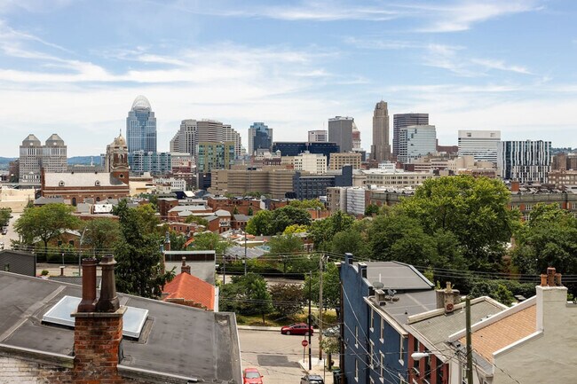 Building Photo - 1354 Broadway-SI ID1056136P