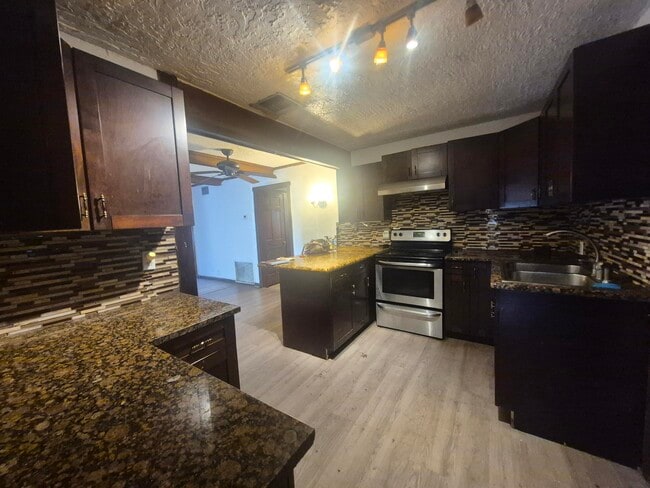 Building Photo - 2327 Polk St