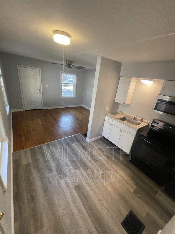 Building Photo - 615 N Tibbs Ave