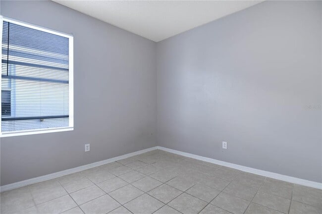 Building Photo - 915 Knollwood Dr