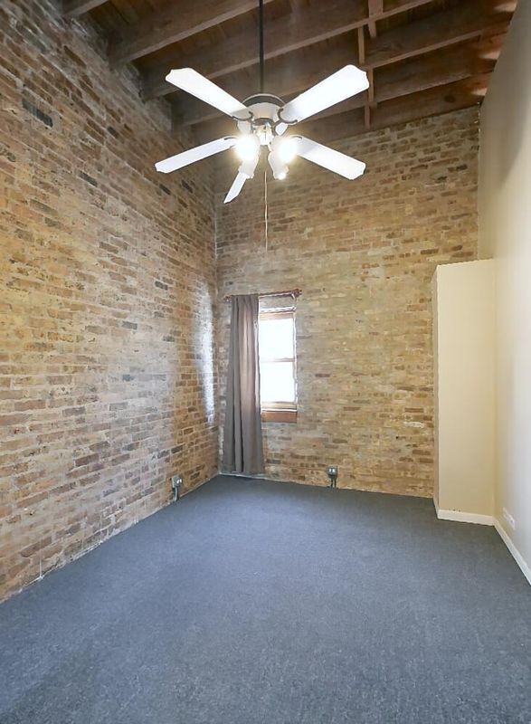 Building Photo - 2849 W Belmont Ave