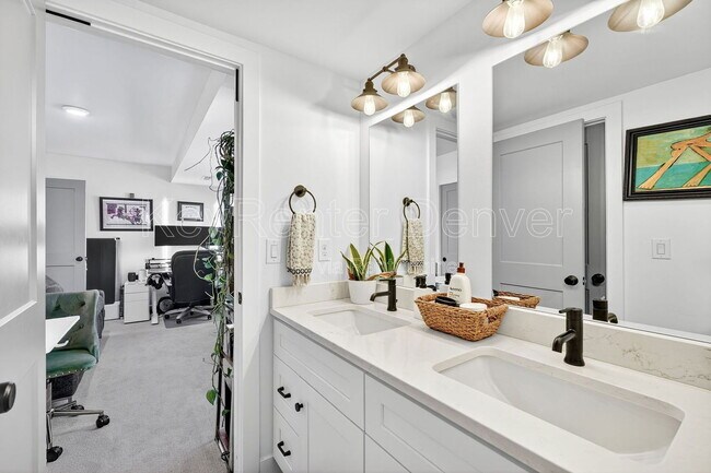 Building Photo - 1299 Newton St