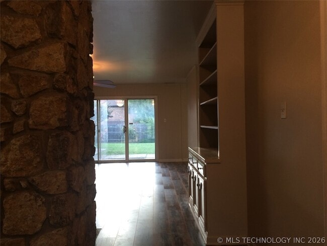 Building Photo - 4912 S Knoxville Pl