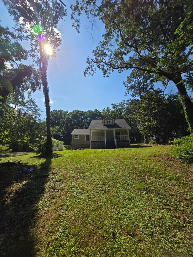 Building Photo - 3 Bedroom House: *Get $300 OFF your first ...