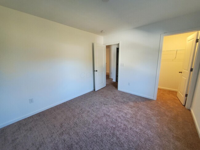 Building Photo - 15 Clinchfield Ct