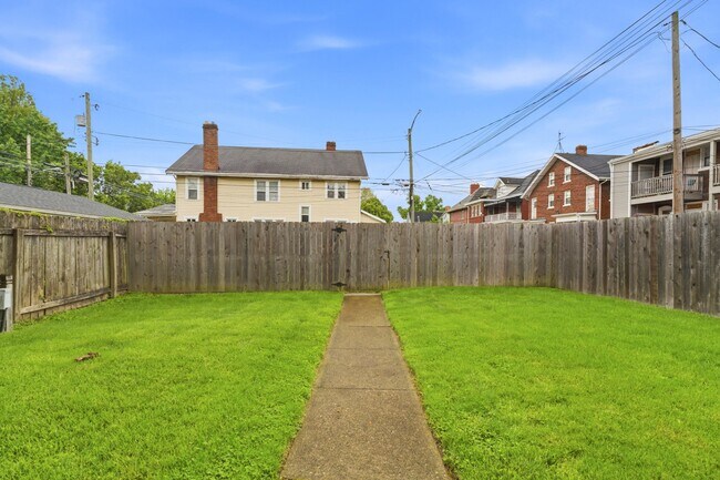 Building Photo - 19 E Mithoff St