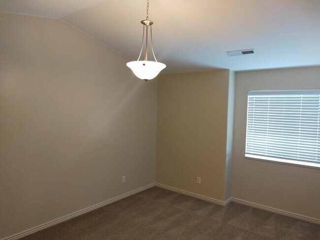 Building Photo - 104 Seminole Dr