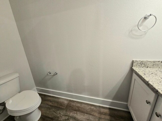 Building Photo - 1526 Farragut Way