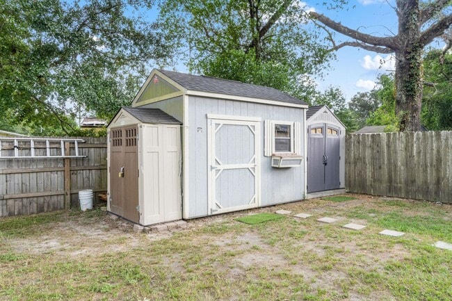 Building Photo - Charming 3 Bedroom, 1 Bath Pensacola Home available !!