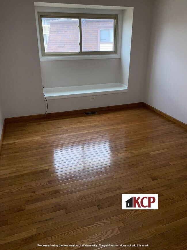 Building Photo - 2/3 Bedroom Townhouse in Gurnee School Dist
