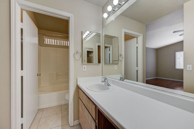 Building Photo - Rare Single Story Home with hard flooring!