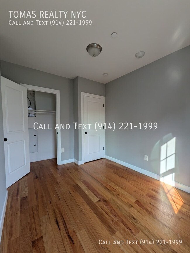 Building Photo - 766 E 233rd St