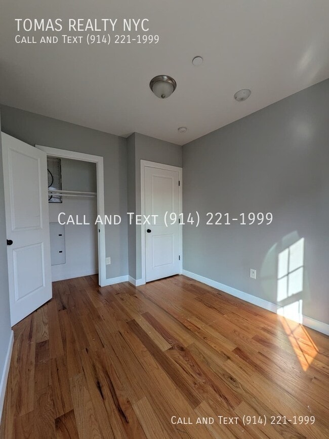Building Photo - 776 E 233rd St