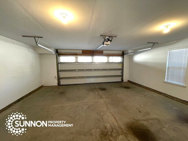 Building Photo - Beautiful 3-story End Unit in City Park!