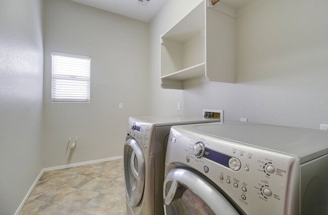 Building Photo - 4120 E Donato Dr