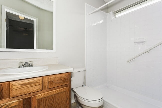 Building Photo - Adorable two-bedroom home with bonus room