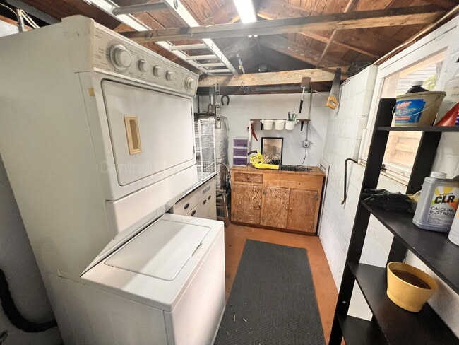 Building Photo - 1904 E Marks St