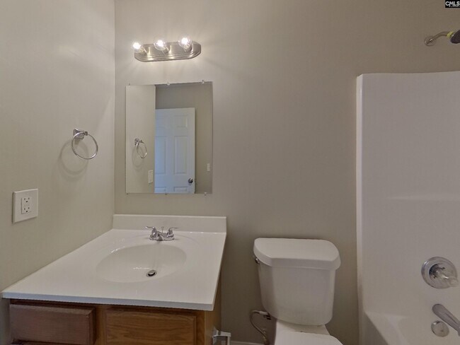 Building Photo - 172 Cherry Grove Dr