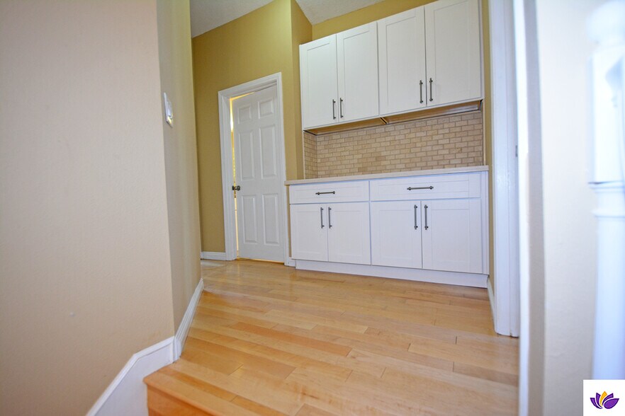 Building Photo - 23935 Ingomar St