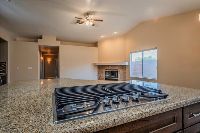 Building Photo - 921 San Bruno Ave