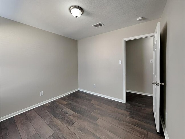 Building Photo - 7127 Acacia Ln